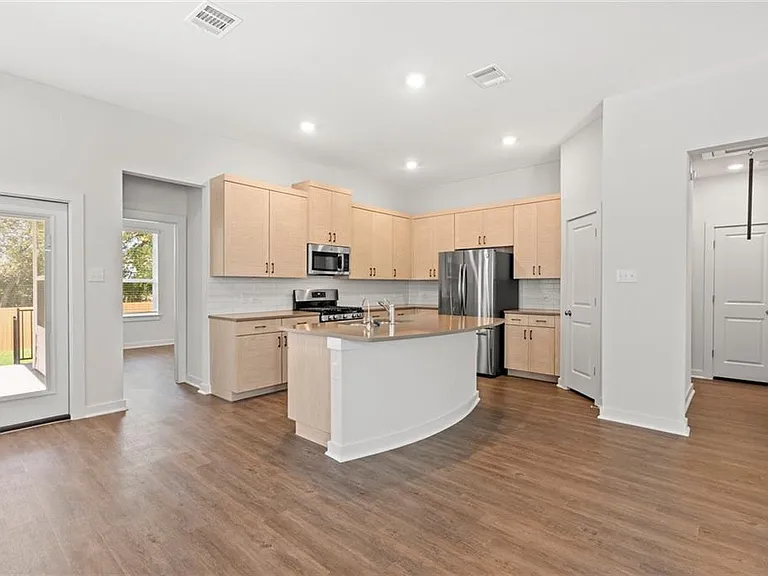 1012 Paddock Ln — Photo 1