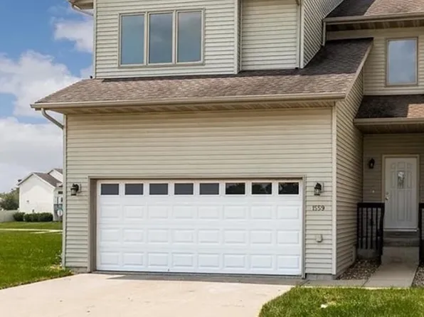 1559 Ponds Edge Ct, North Liberty, IA 52317