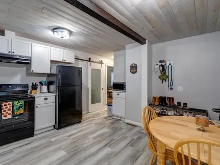 212 E Howard St #1 — Photo 8