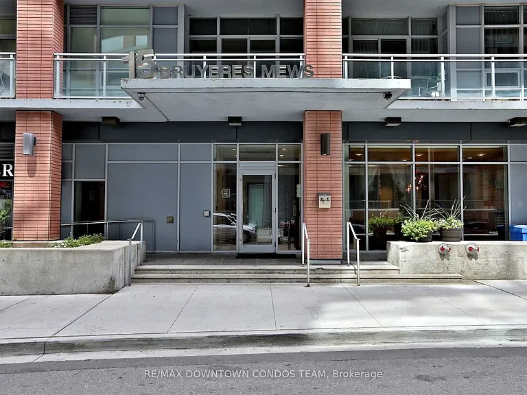 15 Bruyeres Mews #1311 — Photo 2