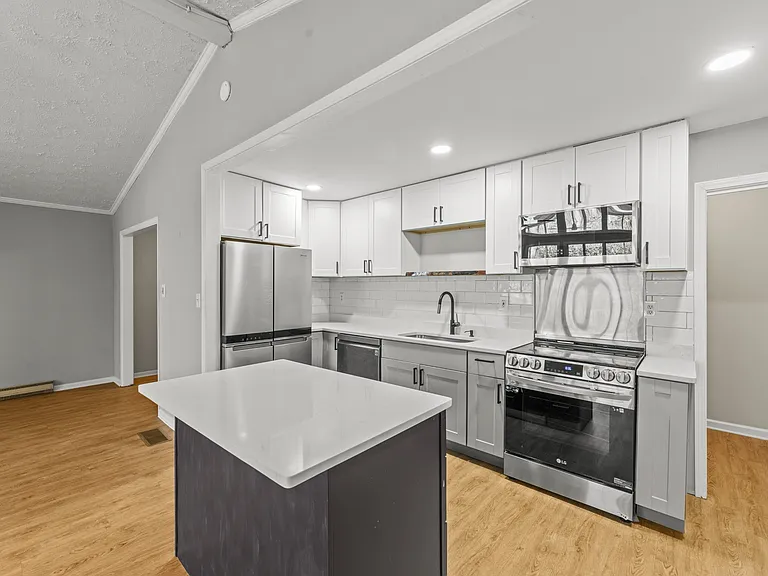 4421 Jacobs Dr — Photo 4