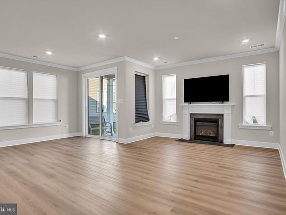 4th image of 342 Rustic Wood Dr