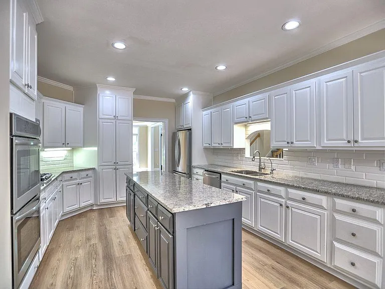 3237 Waldwick Way SE — Photo 4