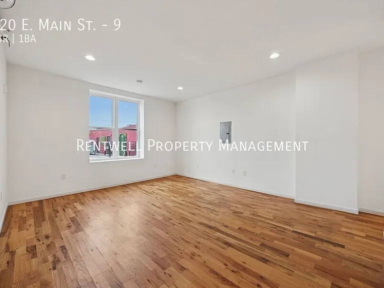 120 E Main St #9 — Photo 3