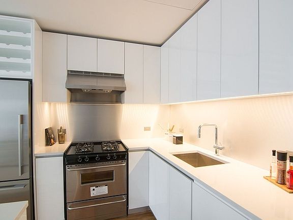 2nd image of 523 Fulton St #5D