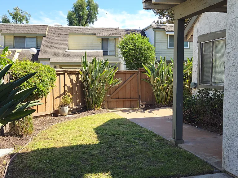 S Greenwood Pl — Photo 10