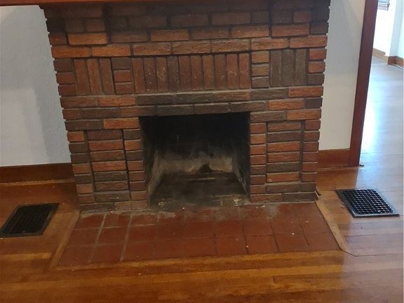 3rd image of 128 E Beechwood Ave