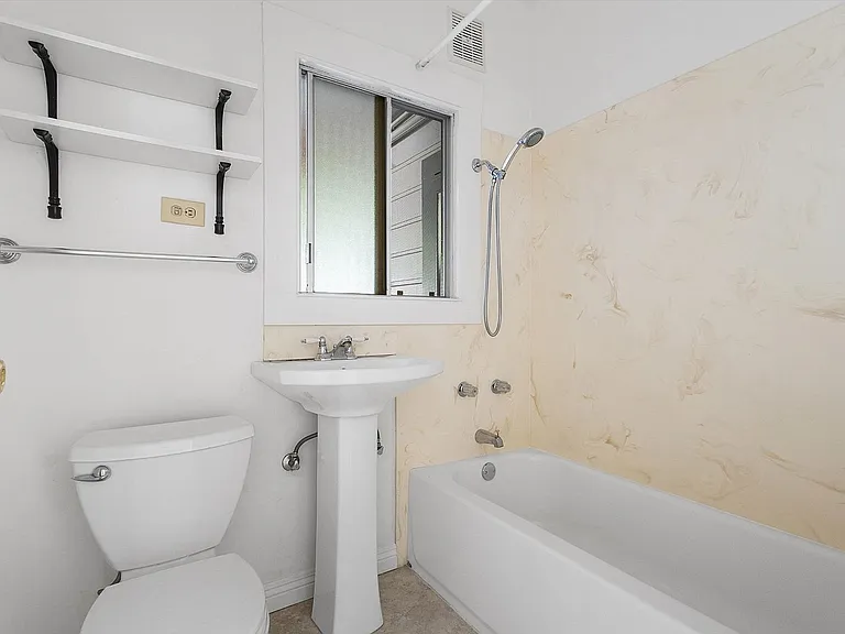 2312 San Antonio Ave - 1 bedroom | 1 bath — Photo 12