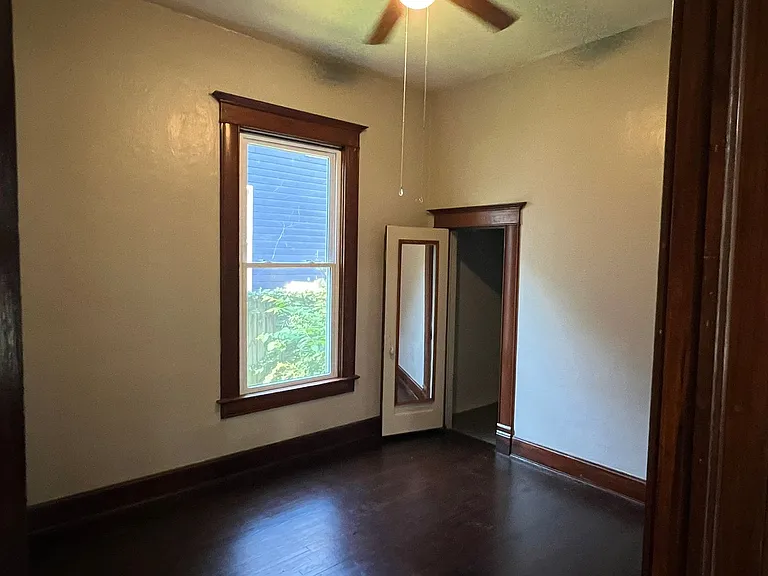 1352 N Summit Ave — Photo 5