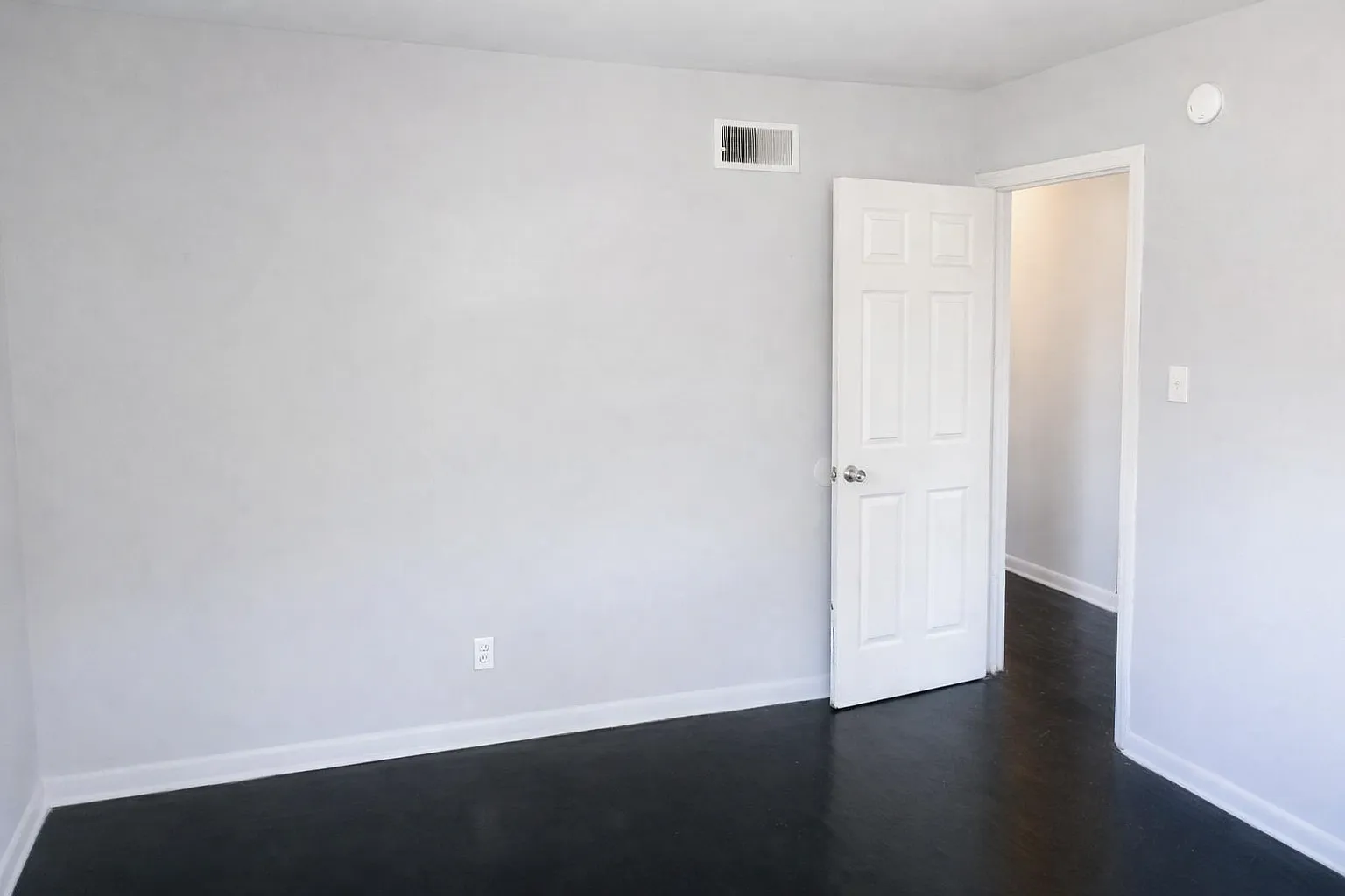4 bed, 1200 sqft, $1,195 — Photo 2
