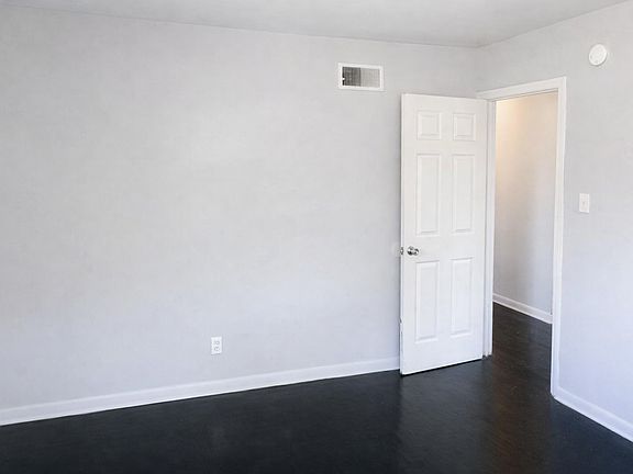 2nd image of 1219 E Cherry St