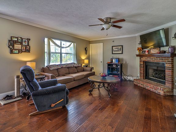 4th image of 1473 Overton Ln