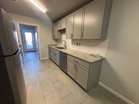 4th image of 2101 W Roselawn St #2101