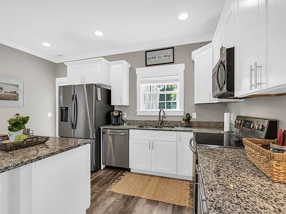 4th image of 214 Eastview Cove Dr