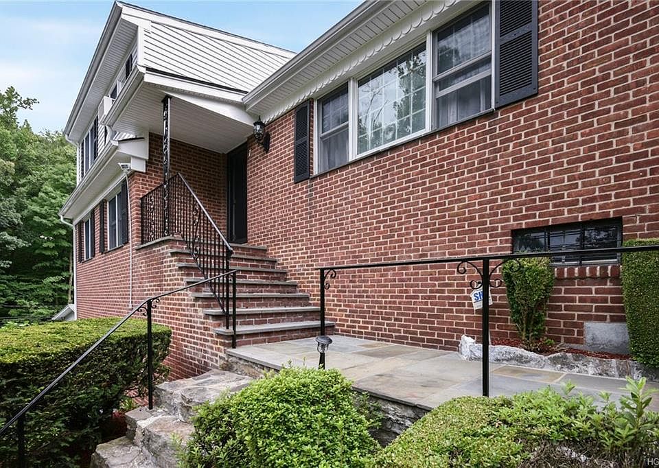 1st image of 7 Meadowview Dr