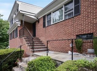 7 Meadowview Dr, Hartsdale, NY 10530
