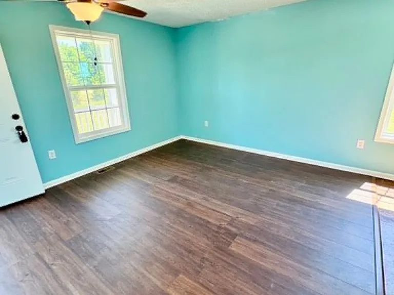 299 J Hunt Rd — Photo 2