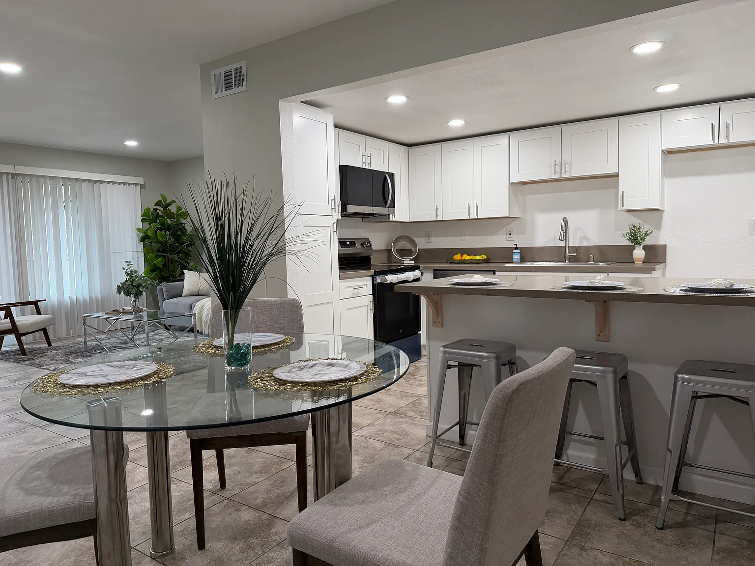 2 bed, 977 sqft, $2,500 — Photo 4