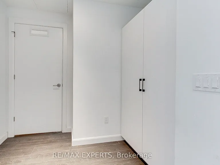 741 King St W #103 — Photo 10