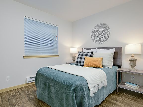 4th image of 525 Federal Ave E #501