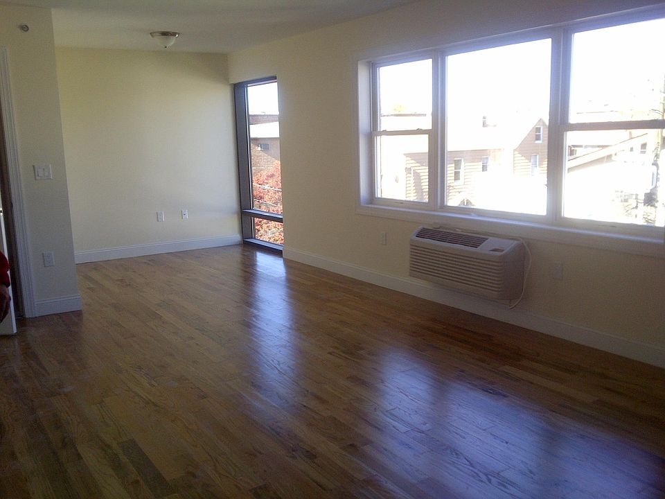 2nd image of 55 68th St APT 4A