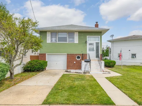 38 Radcliffe Road, Island Park, NY 11558
