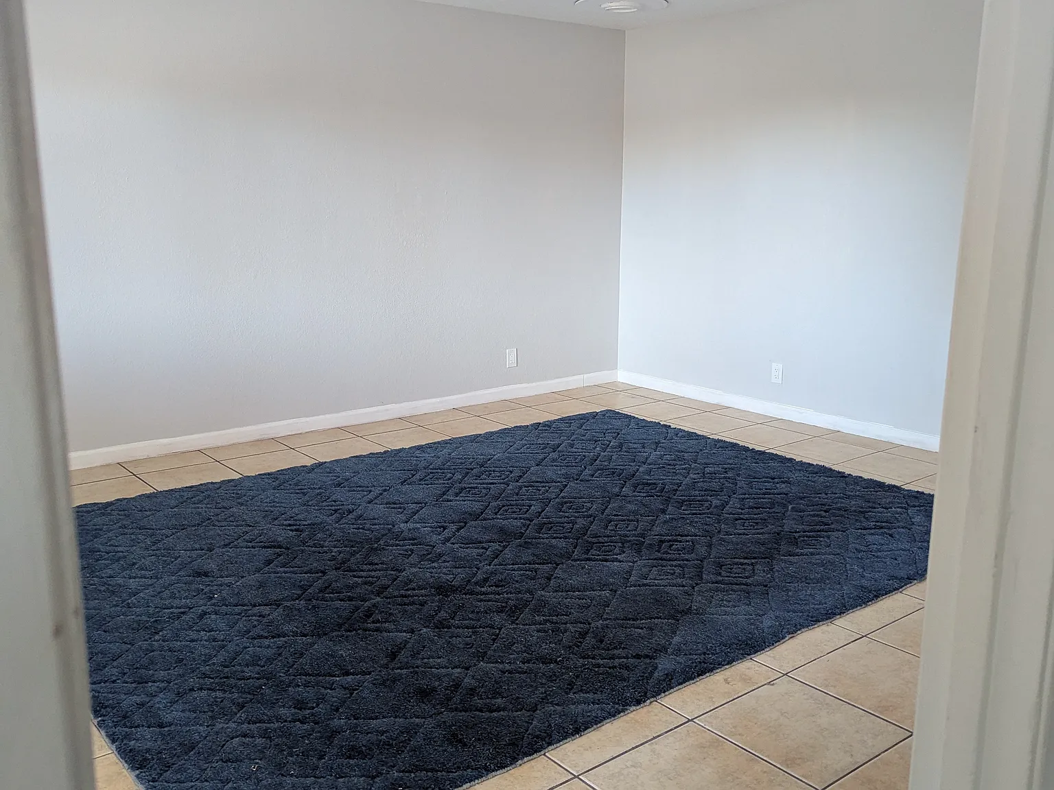 2 bed, 915 sqft, $3,200 — Photo 3