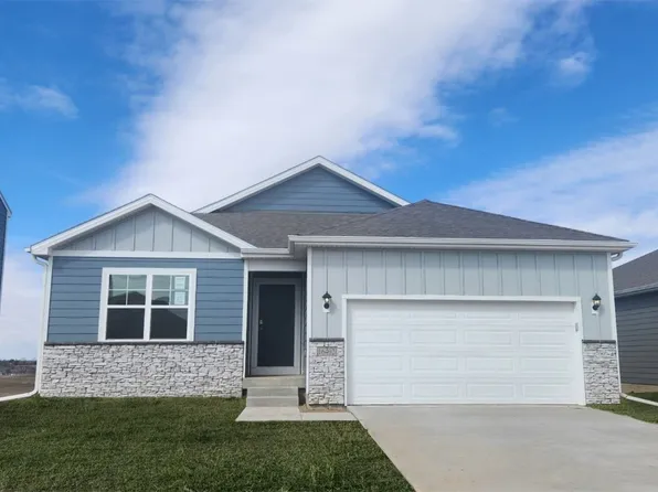 705 E Goldfinch Dr, Tiffin, IA 52340
