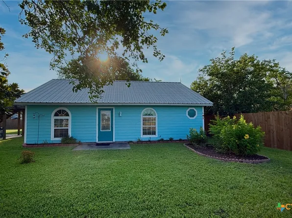 68 Silk Stocking St, Port Lavaca, TX 77979