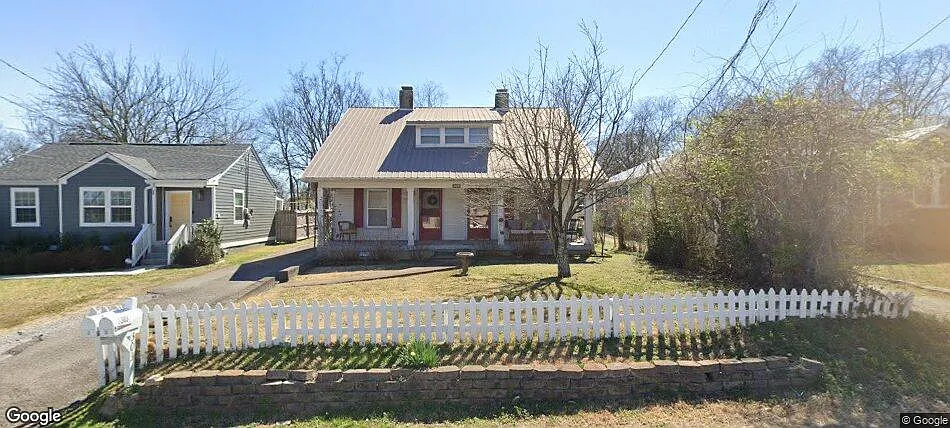 303 Morton Ave — Photo 2
