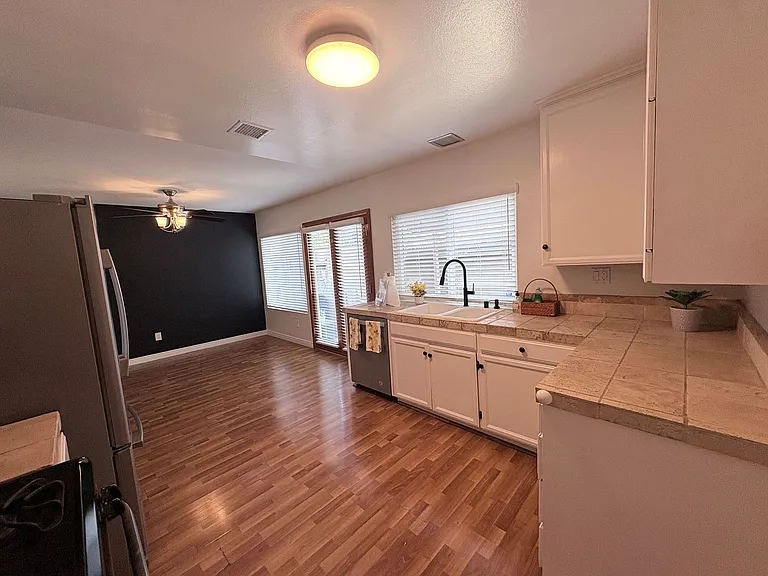27572 Rondell St — Photo 2