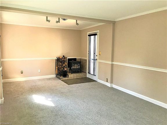 4th image of 402 Crestwood Dr