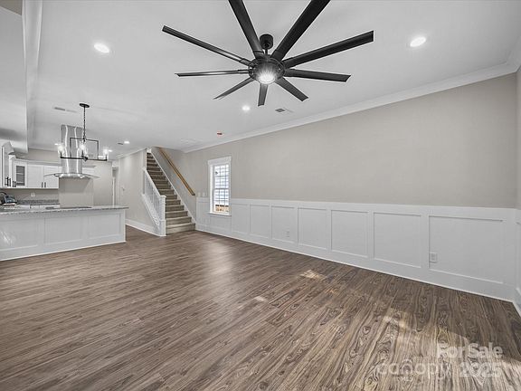 4th image of 3107 Amay James Ave