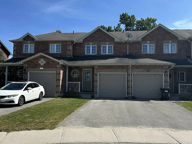 71 Sydenham Wls — Photo 1