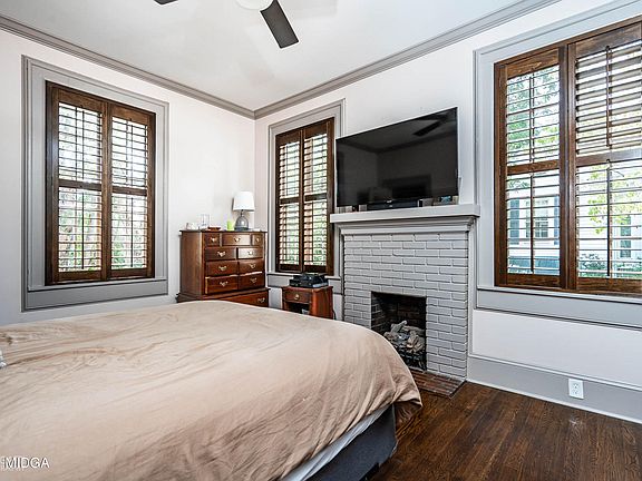 5th image of 3270 Vista Cir