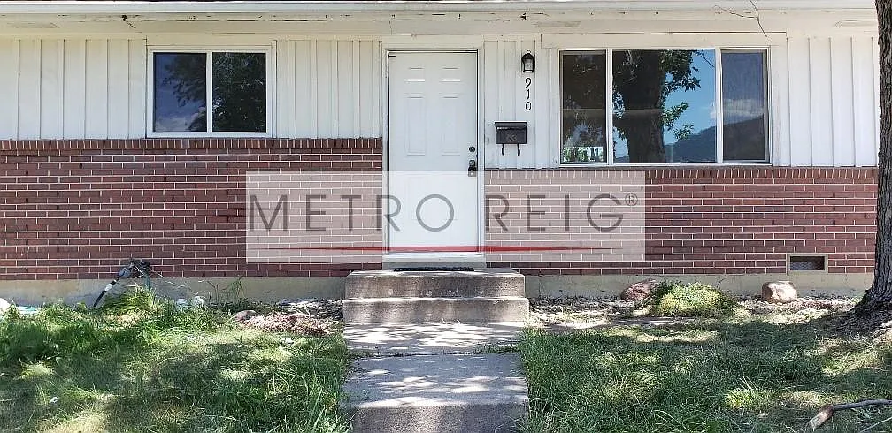 3 bed, 1026 sqft, $3,000 — Photo 3