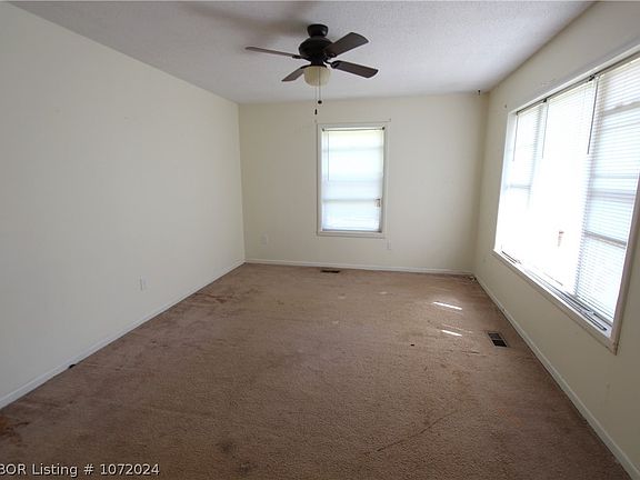 5th image of 443 Alma Ave