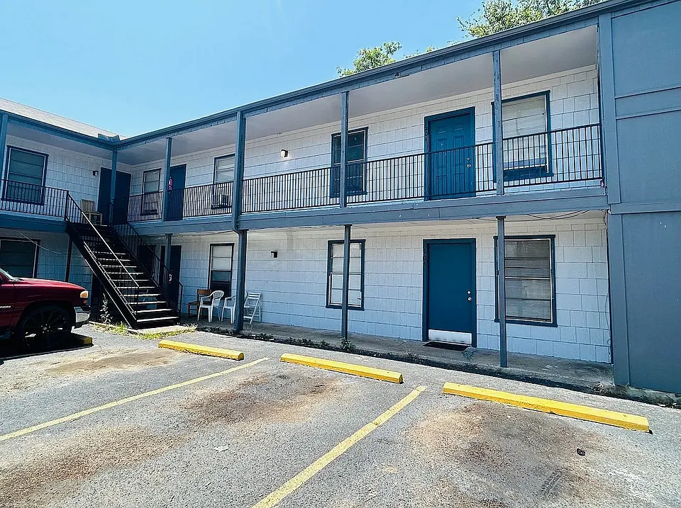 600 E Craven Ave #101