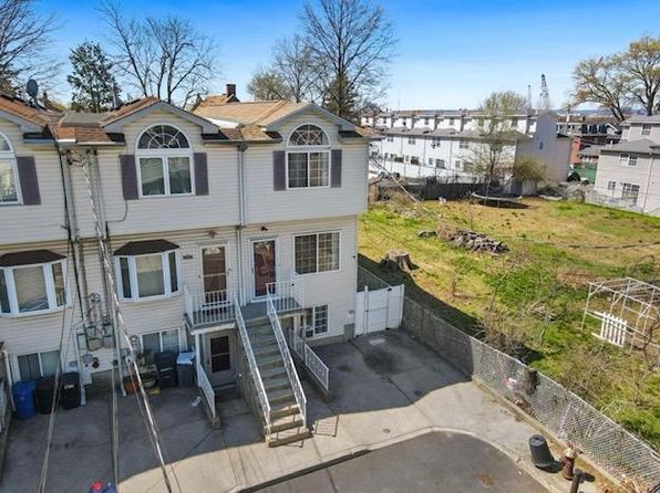 10 Noah Ct APT 1