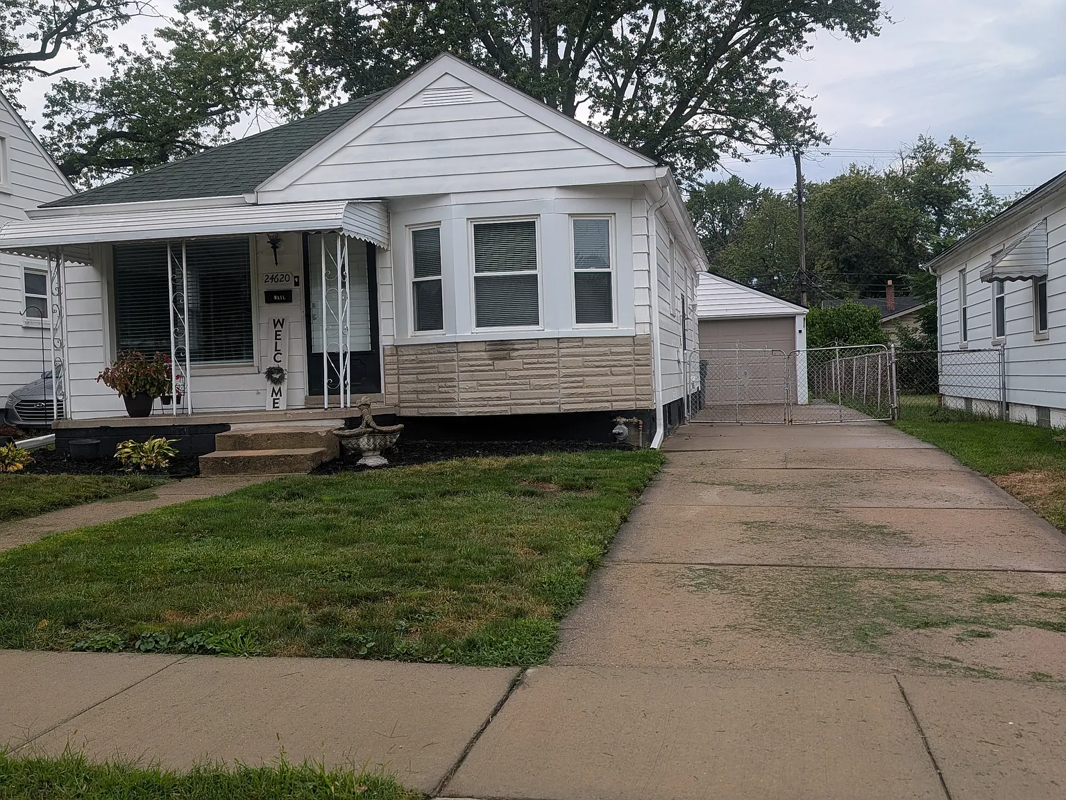 3 bed, 1.5 bath, 924 sqft, $1,750 — Photo 3