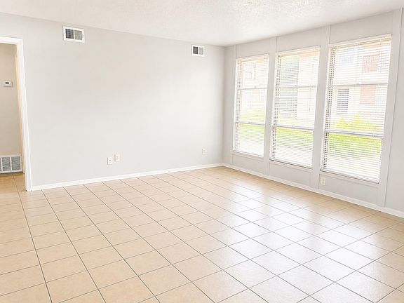 4th image of 151 N Belvedere Blvd APT 5