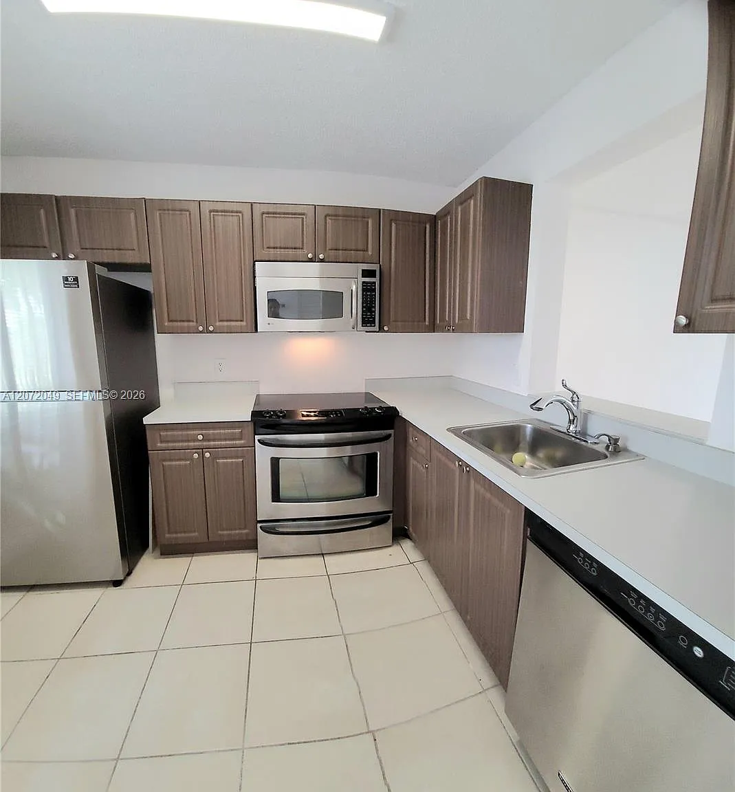 8620 N Sherman Cir — Photo 3