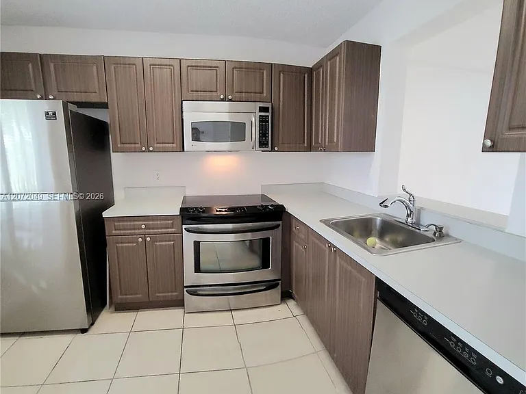 8620 N Sherman Cir #306 — Photo 3