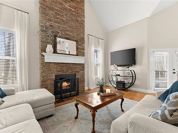 4th image of 3211 The Trail Rd