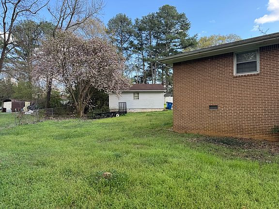 4th image of 1311 White Oak St SE
