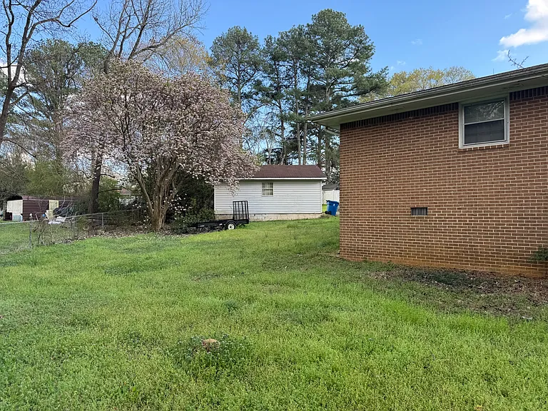 1311 White Oak St SE — Photo 4