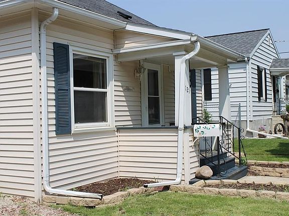 3rd image of 121 W Cotton St