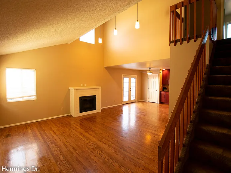 4585 Hennings Dr — Photo 2