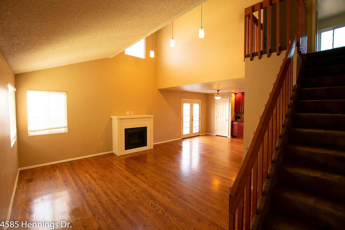 Building Photo - 4585 Hennings Dr