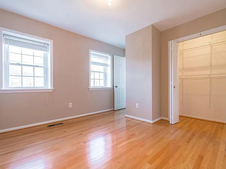 4827 Chevy Chase Dr — Photo 17